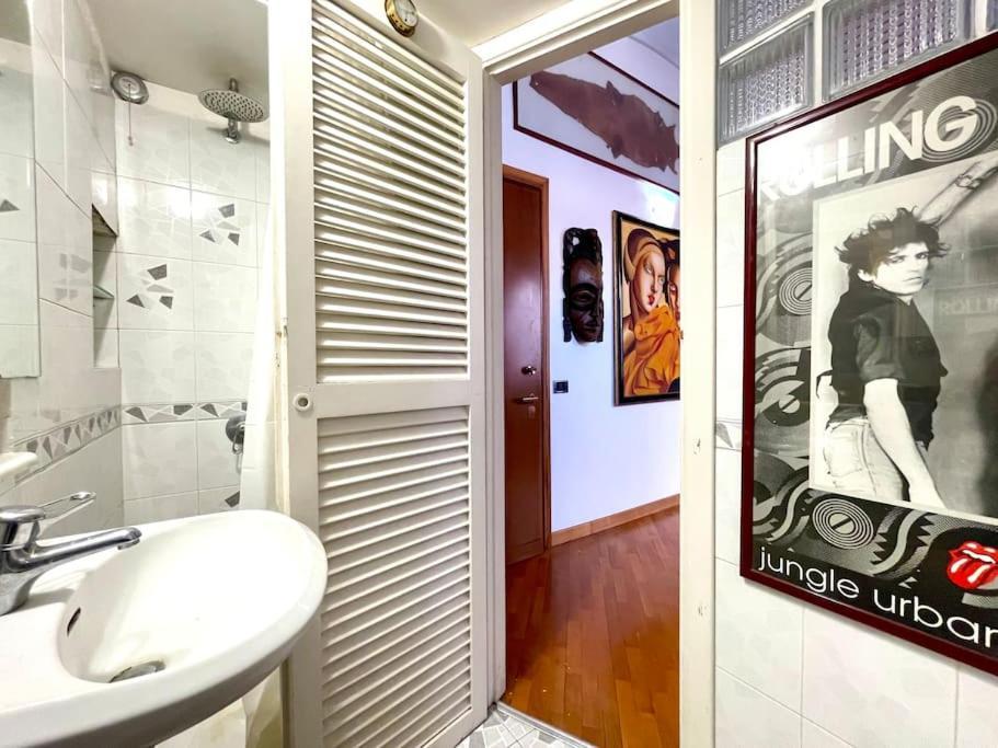 Апартаменты Our Arty Flat In Monti Рим Экстерьер фото