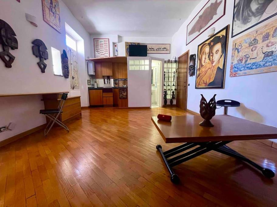 Апартаменты Our Arty Flat In Monti Рим Экстерьер фото