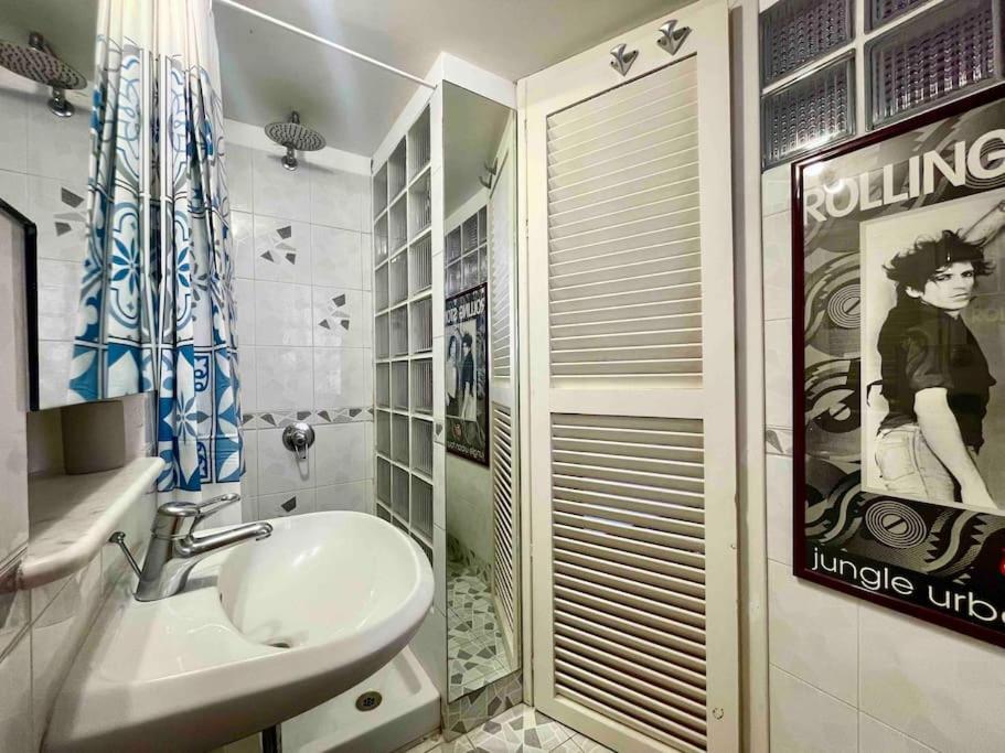 Апартаменты Our Arty Flat In Monti Рим Экстерьер фото