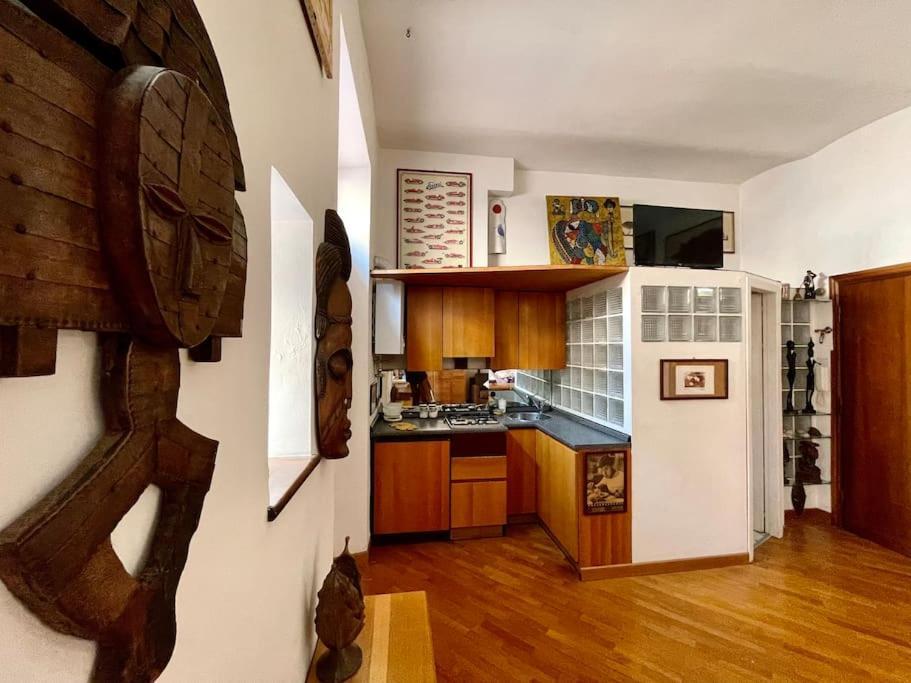 Апартаменты Our Arty Flat In Monti Рим Экстерьер фото